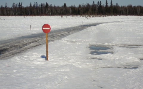 В Югре водителей будут штрафовать за выезд на ледовые переправы